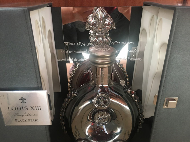 珠?；厥昭缶? /></span>
        </p>
    </div>


    <h2 class="cpsx" style="font-weight: normal;">
        珠海回收洋酒<br />
        
        
        
    </h2>
    <div   id="jiwab9m"   class="cpxx">
        <b>
            詳細信息
            ：</b>
        <span style="color:#666666;font-family:微軟雅黑;font-size:14px;white-space:normal;background-color:#FFFFFF;">新盛冬蟲夏草禮品回收網(wǎng)（www.ah-star.cn）是一家經(jīng)工商注冊的正規(guī)禮品回收企業(yè)。公司主營：廣州回收洋酒，回收茅臺酒，深圳回收洋酒，佛山回收洋酒，廣州回收冬蟲夏草，佛山回收冬蟲夏草，深圳回收冬蟲夏草，廣州禮品回收,珠?；厥斩x夏草,深圳蟲草回收價格,廣州煙酒回收,佛山禮品回收,肇慶回收冬蟲夏草,清遠回收冬蟲夏草,中山冬蟲夏草回收,江門回收蟲草。企業(yè)成立多年，憑借雄厚的實力和誠實守信的經(jīng)營理念，公司業(yè)務(wù)不斷壯大，業(yè)務(wù)遍布廣州、深圳、珠海、佛山、江門、中山、肇慶、陽江、云浮、清遠等整個廣東省內(nèi)，以及越秀區(qū)、白云區(qū)、天河區(qū)、番禺等廣州各區(qū)市均有連鎖店鋪。公司始終堅持讓利給客戶的原則，客戶至上，互利共贏，依據(jù)客戶需求，提供24小時免費上門回收服務(wù)。我們以批發(fā)、零售、回收一站式服務(wù)。熱忱的服務(wù)，加上合理的價格成就了我們的今天！ 承諾禮品收購價格公正、合理，為全廣東最高價。</span>
    </div>
    <div   id="ydvhzj5"   class="prdkey">珠?；厥昭缶?廣州回收洋酒,佛山回收洋酒,深圳回收洋酒</div>
    <div   id="z95r5li"   class="pager"><div   id="rxyzwtu"   class="prevpage"><span>上一個：</span><a href="product_view_189_162.html">珠?；厥昭缶?/a></div><div   id="p90ghrf"   class="nextpage"><span>下一個：</span><a href="product_view_148_167.html">廣州洋酒回收</a></div><div   id="kzrbcda"   class="backpage"><span><a href="product_162.html">返回</a></span></div></div>
</div>
</div></div></div>
<div style="clear:both"></div>
</div> 
<div style="background-image: url(/ufile/44534/636079748277520127.jpg); margin-top: 15px; overflow: hidden; background-position: 0px 0px; background-repeat: repeat-x;" id="mBottom" class="ct">
<div   class="rfjbc9n"   id="mBottomMiddle" class="ct" style="margin: 0px auto; height: 284px;"><div   id="oklvjkl"   class="mf" id="bmf0">
<style name="diy">
.box267_-1727
{ width:975px; margin:0 auto; color:#FFF ; text-align:center; margin-top:3px; 
font-family:"微軟雅黑"; font-size:13px;

}
.box267_-1727 .daohang
{  height:40px; line-height:40px; text-align:center; color:#a6aaa9 ;text-decoration:none;
}
.box267_-1727 a:link
{
color:#a6aaa9;text-decoration:none;
}
.box267_-1727 a:visited 
{
color:#a6aaa9;text-decoration:none;
}
.box267_-1727 a:hover
{
color:#a6aaa9;text-decoration:none;
}
</style><div   class="daxlz5t"   id="_ctl5__ctl0_box" class="box267_-1727">
    <div   id="3rstdrf"   class="daohang">
      
          <a target="_self" href="/">
          網(wǎng)站首頁</a>
            | 
          <a target="_self" href="show_101.html">
          關(guān)于我們</a>
            | 
          <a target="_self" href="http://www.ah-star.cn/product_108.html">
          茅臺回收</a>
            | 
          <a target="_self" href="product_162.html">
          洋酒回收</a>
            | 
          <a target="_self" href="product_163.html">
          禮品回收</a>
            | 
          <a target="_self" href="news_105.html">
          新聞動態(tài)</a>
            | 
          <a target="_self" href="image_112.html">
          回收產(chǎn)品</a>
            | 
          <a target="_self" href="news_178.html">
          最新資訊</a>
            | 
          <a target="_self" href="news_171.html">
          常見問題</a>
            | 
          <a target="_self" href="show_161.html">
          聯(lián)系我們</a>
            |  <a   target="_blank" class="yzt">易站通<span>  | </span></a><a href="/manage/login.aspx" target="_blank">網(wǎng)站管理</a> 
    </div>

</div>
</div><div   class="tqef5qe"   id="bmf1" class="mf" style="overflow: hidden;"><div   class="nth0b5z"   id="_ctl5__ctl1_box" class="box10"><style>
*{ margin:0; padding:0; list-style-type:none;}
.footer_box{ width:1000px; margin:0 auto; height:280px;}
.footer_box .dt_box{ width:1000px; height:200px; padding-top:30px;}
.footer_box .dt_box .dt_nav{ width:110px; float:left;}
.footer_box .dt_box .dt_nav h3{ height:30px; font-family:"微軟雅黑"; font-size:16px; color:#a6aaa9;}
.footer_box .dt_box .dt_nav ul{ height:150px;}
.footer_box .dt_box .dt_nav li{ width:110px;}
.footer_box .dt_box .dt_nav li a{ width:110px; height:30px; line-height:30px; display:inline-block;font-family:"微軟雅黑"; font-size:14px; color:#a6aaa9; text-decoration:none;}
.footer_box .dt_box .dt_nav li a:hover{ color:#a6aaa9;}
.footer_box .dt_box .dt_lx_box{ width:370px; float:left; margin:0 20px;}
.footer_box .dt_box .dt_lx_box h3{ height:30px; font-family:"微軟雅黑"; font-size:16px; color:#a6aaa9;}
.footer_box .dt_box .dt_lx_box p{line-height:2; display:block;font-family:"微軟雅黑"; font-size:14px; color:#a6aaa9;}
.footer_box .dt_box .link_box{ width:350px; float:left; margin-right:50px;}
.footer_box .dt_box .link_box h3{ height:30px; font-family:"微軟雅黑"; font-size:16px; color:#a6aaa9;}
.footer_box .dt_box .link_box .link_text{ height:150px; overflow:hidden;}
.footer_box .dt_box .link_box .link_text a{ padding:0 10px 10px 0; display:inline-block; font-family:"微軟雅黑"; font-size:14px; color:#a6aaa9; text-decoration:none;}
.footer_box .dt_box .link_box .link_text a:hover{ color:#a6aaa9;}
.footer_box .dt_box .ewm_box{ width:170px; float:right;}
.footer_box .dt_box .ewm_box h3{ height:30px; padding-bottom:10px; font-family:"微軟雅黑"; font-size:16px; color:#a6aaa9;}
.footer_box .dt_box .ewm_box .ewm_img{width:170px; height:80px;}
.footer_box .dt_box .ewm_box .ewm_img img{width:170px; height:80px;}
.footer_box .dt_footer{width:1100px; text-align:center; height:50px; line-height:50px; font-family:"微軟雅黑"; font-size:12px; color:#a6aaa9;}
</style>
<div   id="pyduopp"   class="footer_box">
	<div   id="msg5est"   class="dt_box">
		<div   id="iopdneb"   class="link_box">
			<h3>
				友情鏈接：廣州回收茅臺酒 佛山茅臺酒回收 
			</h3>
			<div   id="9thejtk"   class="link_text">
				<br />
			</div>
		</div>
		<div   id="01qqaxl"   class="dt_lx_box">
			<h3>
				聯(lián)系我們
			</h3>
			<p>
				新盛冬蟲夏草禮品回收網(wǎng)   備案號：<a  target="_blank"><span style="color:#999999;">粵ICP備12083818號-2</span></a> 
			</p>
			<p>
				電話：13928892508
			</p>
			<p>
				地址：廣州荔灣區(qū)、海珠、白云、花都、越秀、天河、黃埔、南沙、番禺、增城、從化、佛山禪城、南海、順德、三水、高明、深圳福田、寶安、龍崗、鹽田、南山、羅湖、布吉、珠海金灣、香洲、斗門等珠三角上門回收
			</p>
		</div>
		<div   id="n911rs5"   class="ewm_box">
			<h3>
				掃碼關(guān)注我們 <a href="sitemap.xml" target="_blank">XML</a> 
			</h3>
			<div   id="i9uzak5"   class="ewm_pic">
				<img alt="" src="/uFile/70265/image/201793017327330.jpg" /><br />
			</div>
		</div>
		<div style="clear:both;">
		</div>
	</div>
	<div   id="fbpjkpd"   class="dt_footer">
		版權(quán)所有：新盛冬蟲夏草禮品回收網(wǎng)    電話：139-2889-2508 
	</div>
</div>
<script>window._bd_share_config={"common":{"bdSnsKey":{},"bdText":"","bdMini":"2","bdMiniList":false,"bdPic":"","bdStyle":"0","bdSize":"16"},"slide":{"type":"slide","bdImg":"2","bdPos":"right","bdTop":"100"}};with(document)0[(getElementsByTagName(